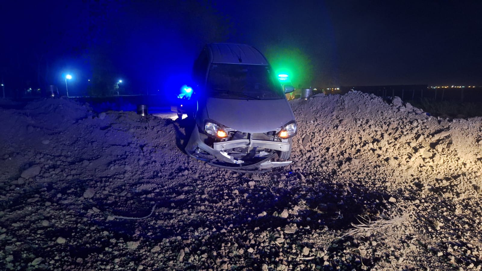 Insólito: tres autos chocaron contra el mismo montículo de tierra este finde en Funes